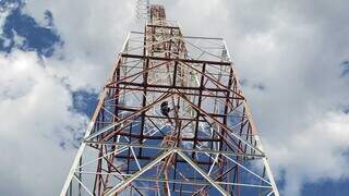 Torre de rádio educativa da UFMS localizada no câmpus de Campo Grande (Foto: Reprodução/UFMS).