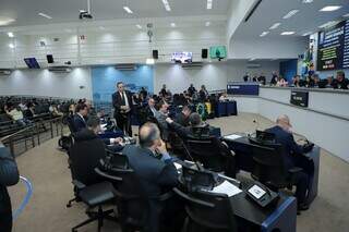 Vereadores reunidos durante a última sessão do ano (Foto: Divulgação/Câmara Municipal)