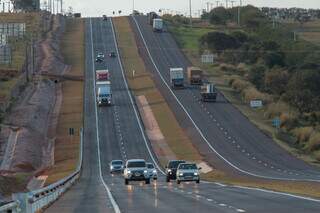 Veículos trafegando pela BR-163, em trecho de Campo Grande (Foto: Divulgação CCR MS Via)