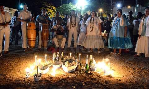 Louvação a Iemanjá e shows agitam réveillon no interior