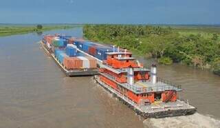 Trasporte de containers via Rio Paraguai é um dos principais meios utilizados por traficantes para transportar cocaína (Foto: Arquivo/Semadesc)