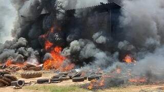 Inc&ecirc;ndio destr&oacute;i centro de reciclagem e deixa preju&iacute;zo de mais de R$ 200 mil