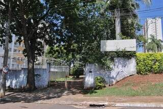 Entrada para os campos do Chiad, localizado na Rui Barbosa (Foto: Paulo Francis)