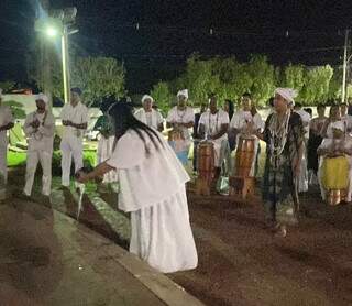 Lavagem das escadarias da igreja. (Foto: Arquivo Pessoal)