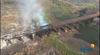 Ponte que cruza o Pantanal de Corumbá pela Estrada Parque destruída pelos incêndios em junho (Foto: Reprodução)