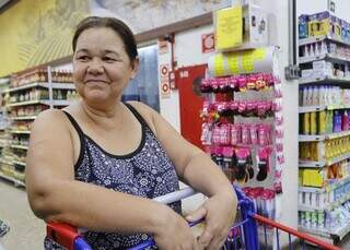 Edneia optou por ir a um mercado de bairro no Tiradentes (Foto: Paulo Francis).