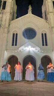 Momento em frente à Paróquia Nossa Senhora da Imaculada Conceição. (Foto: Arquivo Pessoal)