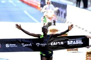 Do Quênia, Agnes Keino venceu a categoria feminina da Corrida de São Silvestre (Foto: GE/Reprodução)