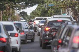 Congestionamento de veículo em Campo Grande (Foto: Paulo Francis)