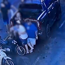 Dois s&atilde;o presos ap&oacute;s se exibirem com rev&oacute;lver, dando tiros no Centro