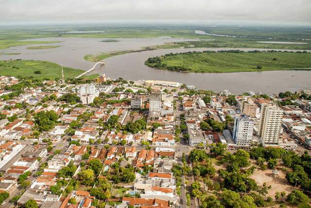 Homem &eacute; assassinado a tiros na esquina de casa 