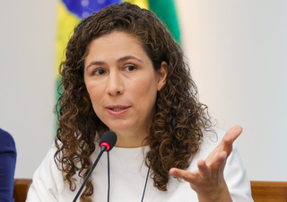 A ministra da Gestão e da Inovação em Serviços Públicos, Esther Dweck, durante coletiva à imprensa. (Foto: Valter Campanato/Agência Brasil)