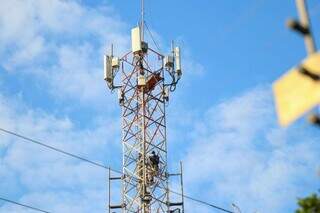 Torre de telefonia na Capital: municípios pedem para STF manter compartilhamento (Foto: Arquivo/ Henrique Kawaminami)