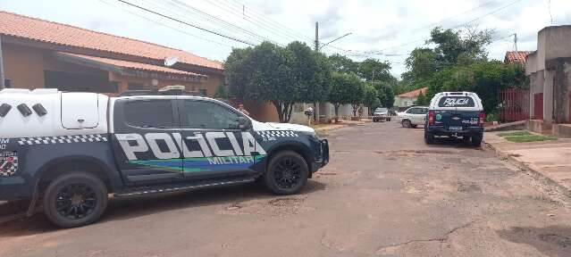 Em surto, homem avan&ccedil;a contra policiais e acaba morto a tiro