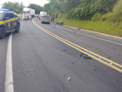 Caminhonete invade pista e mata campo-grandense na BR-251