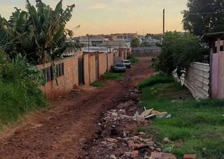 Casas construídas em área invadida no Bairro Bosque da Saúde, em Campo Grande. (Foto: Arquivo/Idaicy Solano)