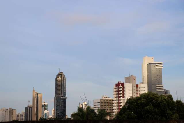 Clima inst&aacute;vel predomina e freia temperaturas nesta sexta-feira