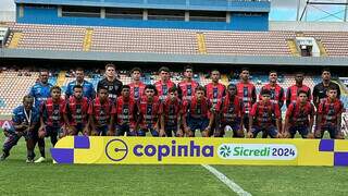 Time do União ABC posando para foto na Arena Barueri (Foto: Divulgação)  