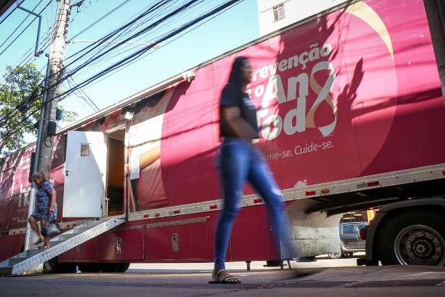 Carreta de mamografia no Centro &eacute; lembrete da preven&ccedil;&atilde;o do c&acirc;ncer 