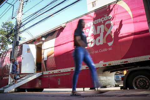 Carreta oferece mamografia no Centro, lembrete da preven&ccedil;&atilde;o contra o c&acirc;ncer 