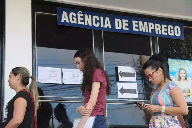 Balc&atilde;o de empregos tem 1.045 vagas para pessoas sem experi&ecirc;ncia profissional