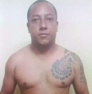 Corpo de homem &eacute; encontrado em meio a matagal