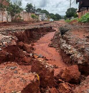 Cratera abre em asfalto e deixa moradores &ldquo;presos&rdquo; no Col&uacute;mbia 