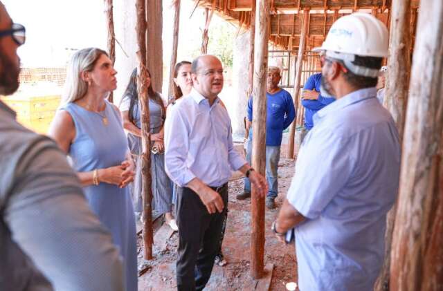 Em &uacute;ltimos dias no cargo, governador em exerc&iacute;cio entrega obras no interior