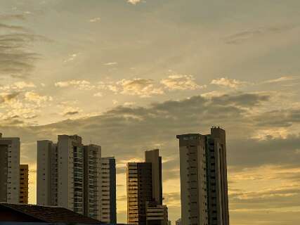 S&aacute;bado ser&aacute; de sol forte, mas com pancadas de chuva em v&aacute;rias regi&otilde;es