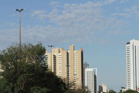 Term&ocirc;metros marcam 38&deg;C neste domingo e h&aacute; possibilidade de chuva isolada em MS