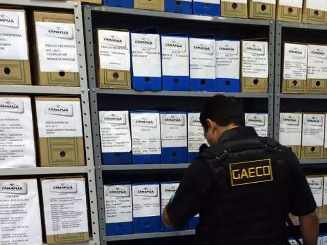 Ex-prefeito, servidores e empres&aacute;rios s&atilde;o condenados a pagar milh&otilde;es por fraudes