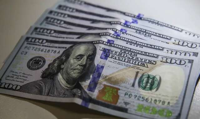 D&oacute;lar tem baixa de 0,07% e fecha a R$ 6,09 nesta segunda-feira 