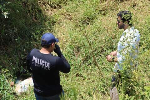 Corpo de idoso &eacute; encontrado nas margens de c&oacute;rrego 