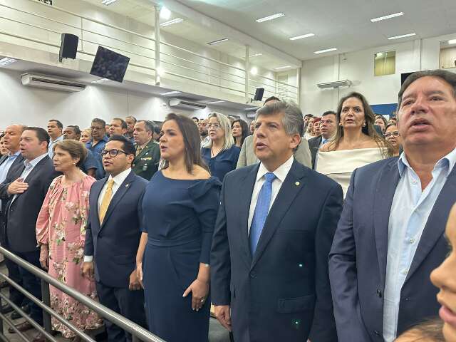 Enquanto uns faltaram... secretário leva torcida à posse