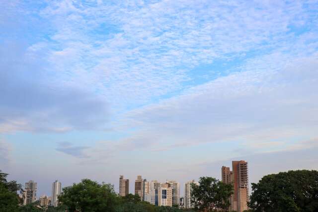 Semana come&ccedil;a com altas temperaturas e chance de chuva em MS