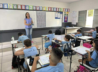 Programa cria bolsas para professores e prova para novos docentes