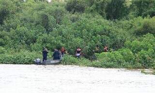 Cinco s&atilde;o resgatados &agrave; deriva ap&oacute;s barco afundar no Rio Paraguai