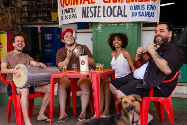 Saudade do Carnaval? Bar na Esplanada Ferroviária tem samba toda semana