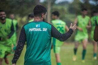 Com volante Jean, Pantanal anuncia 24 jogadores para o estadual 2025