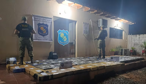 Pol&iacute;cia apreende 2 toneladas de maconha abandonadas em &aacute;rea verde