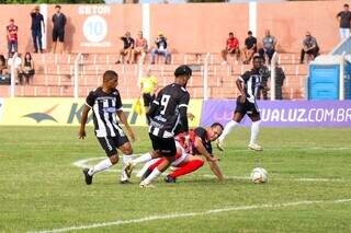 Atual campe&atilde;o Oper&aacute;rio come&ccedil;a temporada com vit&oacute;ria sobre o &Aacute;guia Negra