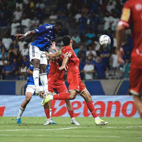 Cruzeiro vence no Mineir&atilde;o e Corinthians faz o &#039;dever de casa&#039; na Arena 