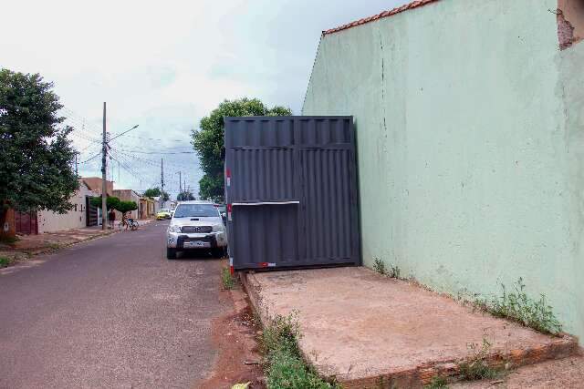 Cal&ccedil;ada &eacute; terra sem lei, onde quem manda &eacute; morador e quem arrisca &eacute; vizinhan&ccedil;a