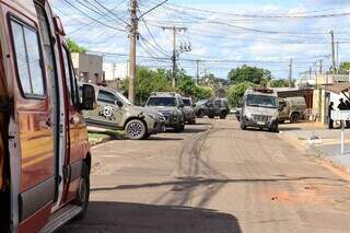 Bope fecha rua para negociar com militar em surto 