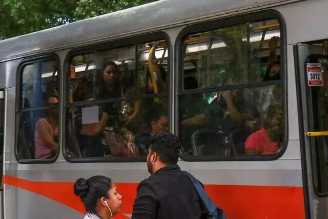 Intimada, prefeitura tem at&eacute; dia 10 de fevereiro para aplicar reajuste da tarifa