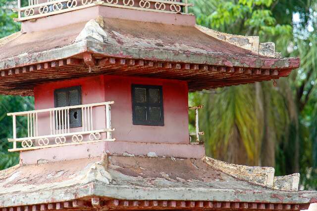 Monumento &agrave; imigra&ccedil;&atilde;o japonesa se deteriora sem manuten&ccedil;&atilde;o na Pra&ccedil;a do R&aacute;dio