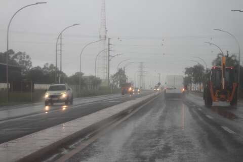 Com chuva, Capital tem alerta de tempestade e risco de alagamento