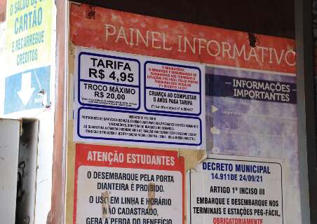 Terminais amanhecem com cartazes da nova tarifa de R$ 4,95 dos &ocirc;nibus