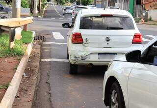 Motorista embriagado quase cai no c&oacute;rrego e diz que &lsquo;tomou s&oacute; 3 latinhas&rsquo;