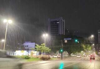 Capital volta a registrar pancadas de chuva durante a noite